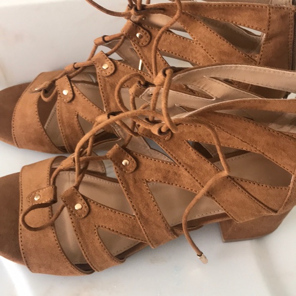 Cute lace up stack heel - Picture 3 of 4